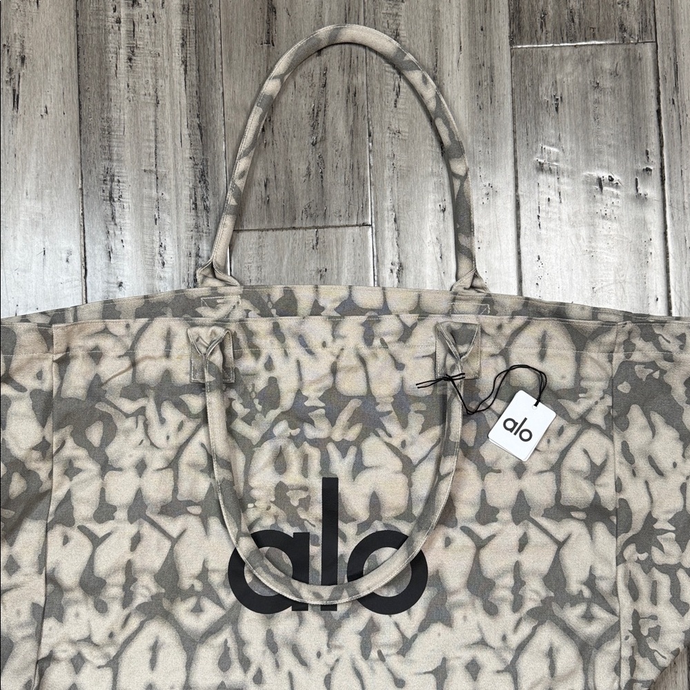 ALO YOGA ICONIC GREY TIE DYE CANVAS OVERSIZED SHOPPER TOTE **NWT** - Picture 8 of 16